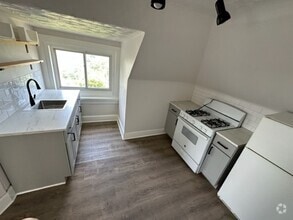 Building Photo - 753 Rossmore Ave