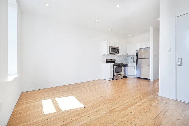 Foto del edificio - 623 Halsey Street