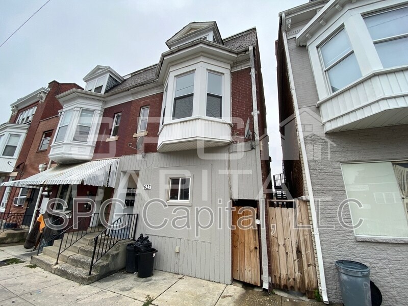 Foto principal - 627 E Market St