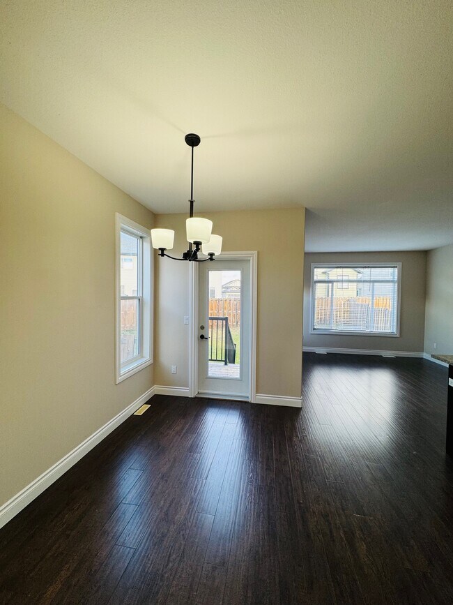 Photo du bâtiment - 8306-8387 87 Ave