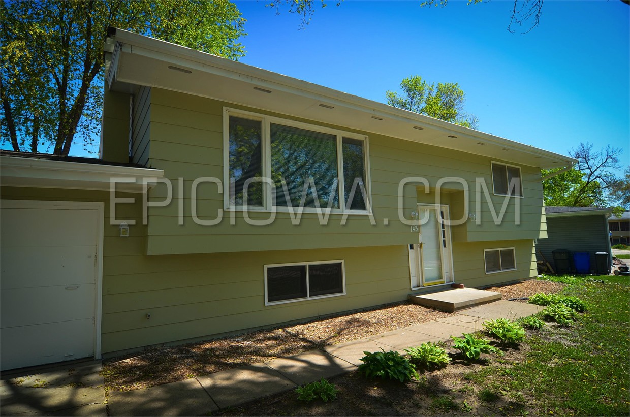 143 Sunrise Dr NW, Cedar Rapids, IA 52405 House for Rent in Cedar