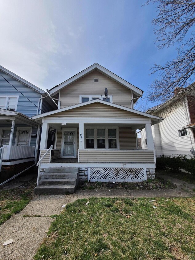 Primary Photo - 671 Miller Ave
