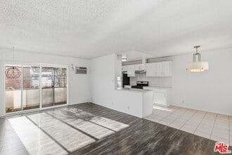 Building Photo - 739 Croft Ave
