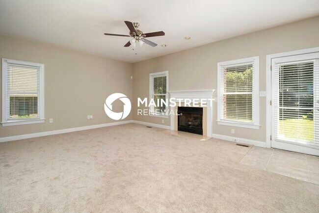 Foto del edificio - 5 Bedroom Pet-Friendly Home in Charlotte, NC with Main Street Renewal