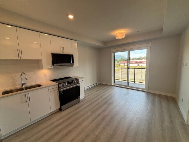 Photo du bâtiment - Bright 2 Bedroom Condo in Mission