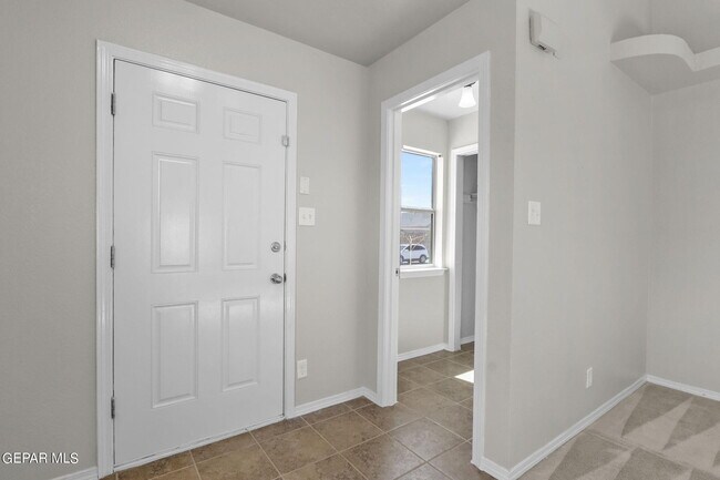 Building Photo - 2300 Glitter St