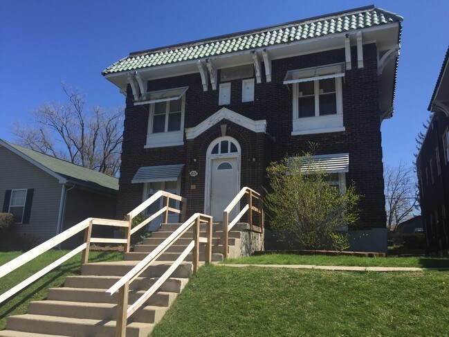 Building Photo - 1824 Elsmere Ave