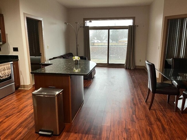 Photo - 600 Albert St Apartment