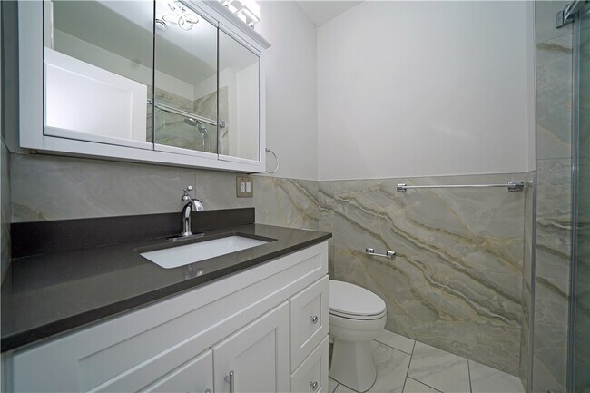 Foto del edificio - 184 N Main St