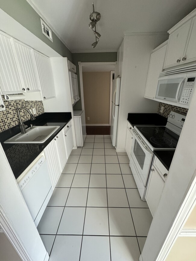 Building Photo - 1469 Bobolink Pl