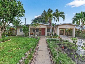 Building Photo - 1412 NE 14th Pl