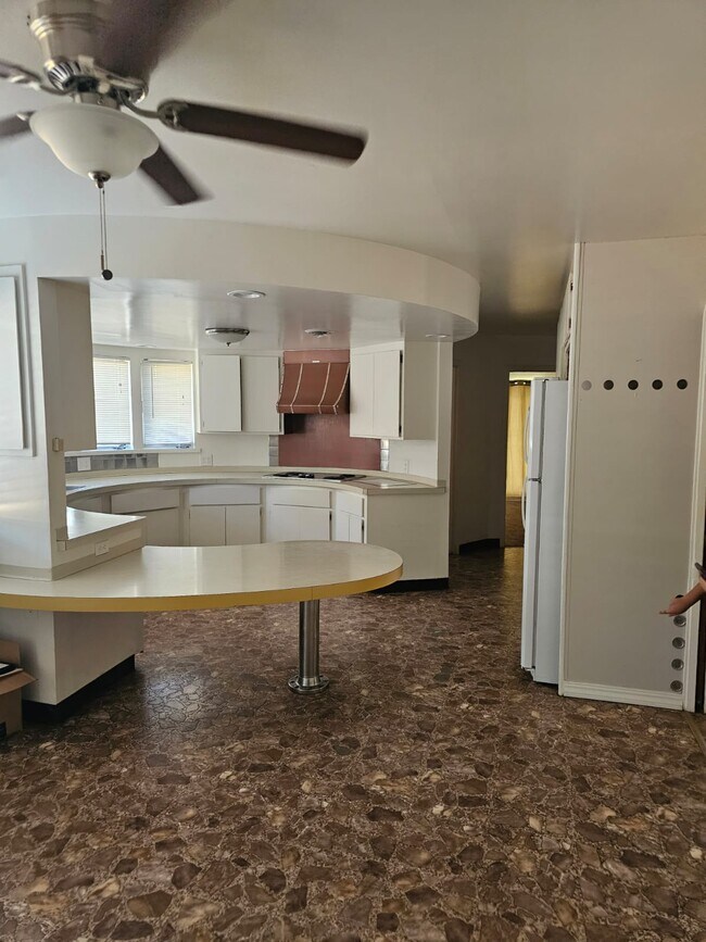 Cocina - 25153 N Center St