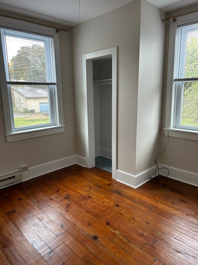 Building Photo - 19 N Market St