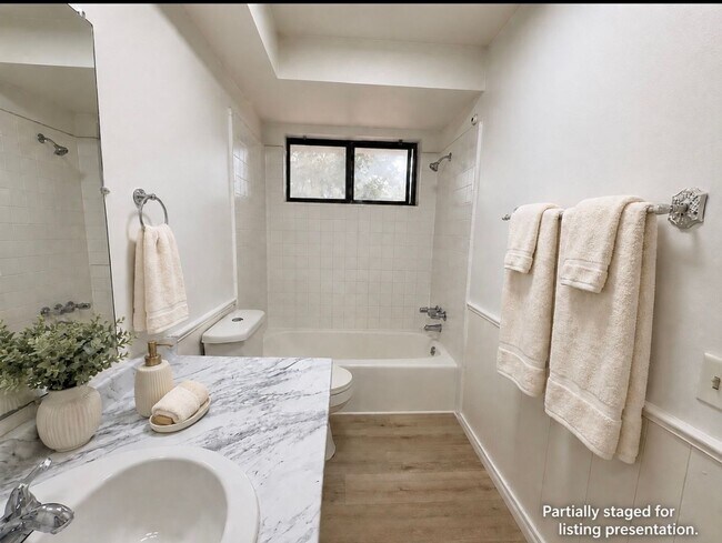 Foto del edificio - 5113 S Briarwood Dr