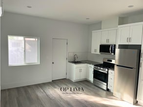 Building Photo - 7413 Oak Park Ave