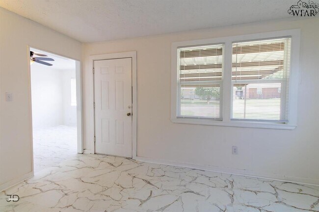 Building Photo - 1624 Sunnyside Ln