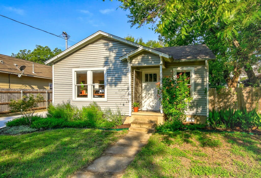 2 bedroom house in Central Austin - 7306 Marcell St