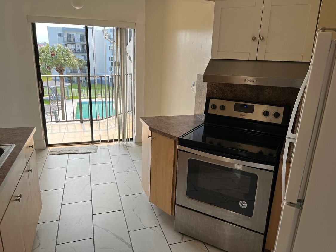 Photo - 1820 W 53rd St (Hialeah, FL)