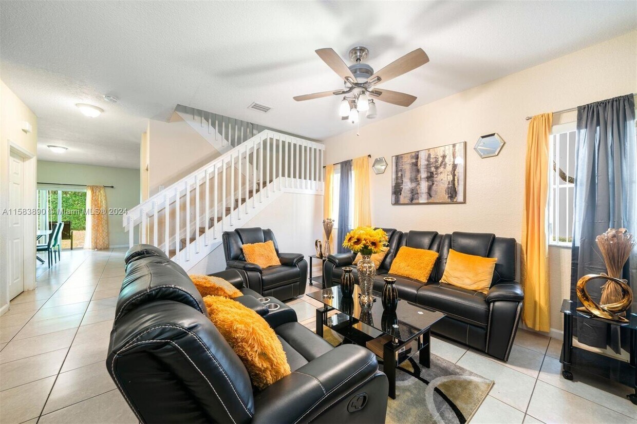 Primary Photo - 208 S Santa Catalina Cir