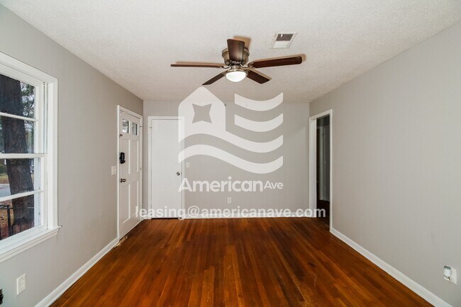 Foto del edificio - 300 Forestwood Dr