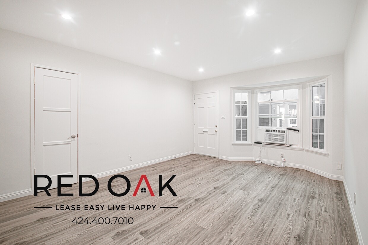 Primary Photo - 2601 W 48th St