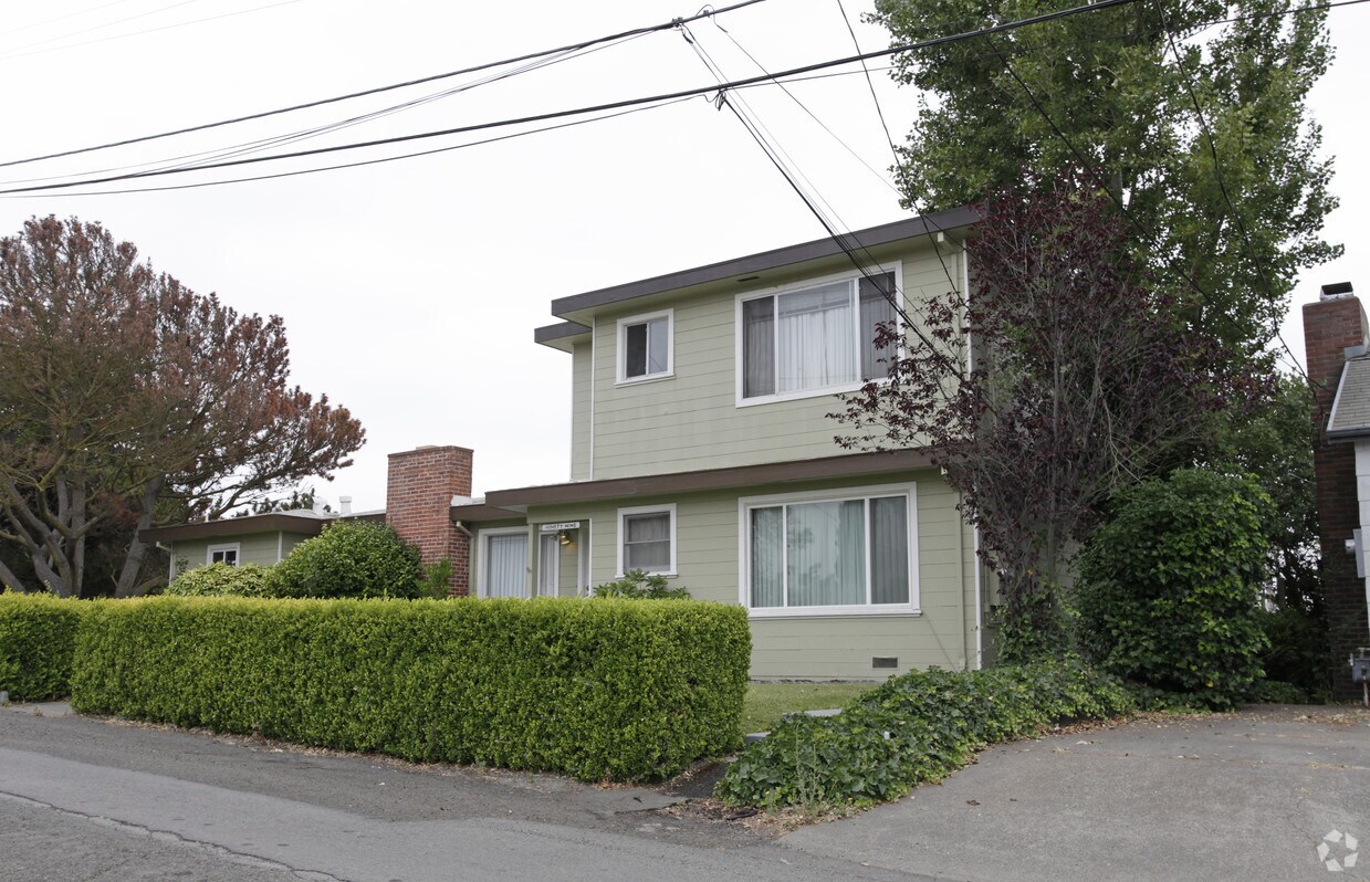 Building Photo - 91-99 Harrier Ave