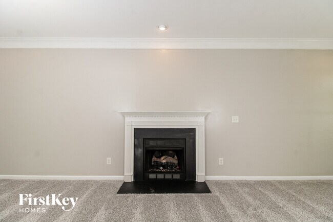 Building Photo - 6590 Lake Dale Way