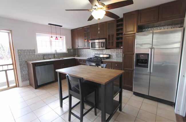 Building Photo - 38 Harvey St