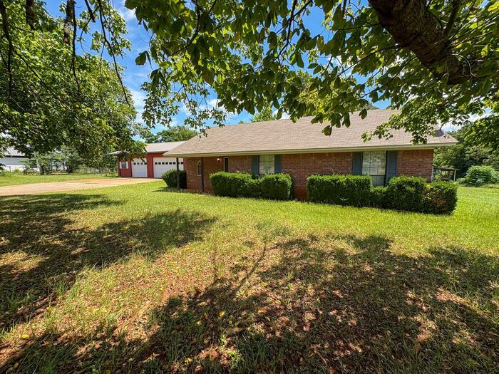 Primary Photo - Available Now! 3 Bed 2 Bath on 2 Acres in ...