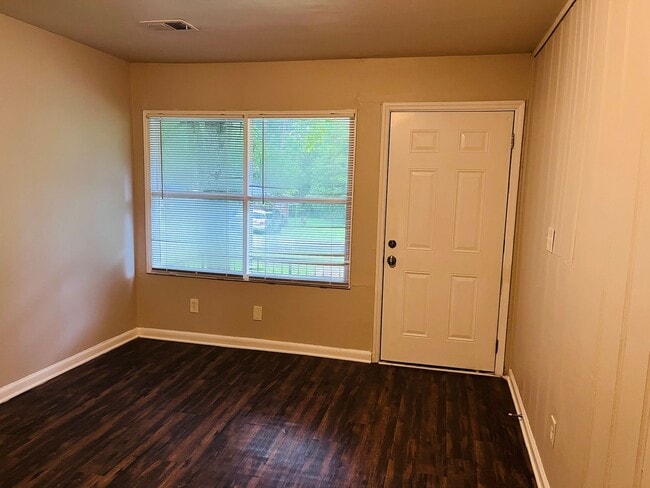 Building Photo - 6102 E Fayetteville Dr