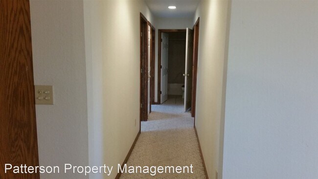 Building Photo - 2624 Southridge Dr