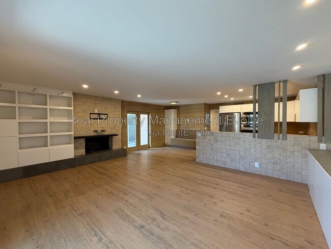 Building Photo - 7401 E Northland Dr