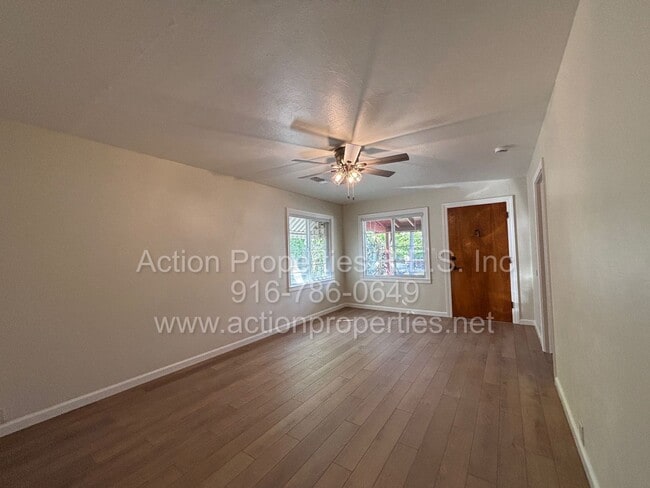 Building Photo - Cottage Style Home in the Heart of Roseville - Large Yard - Completely Renovated!