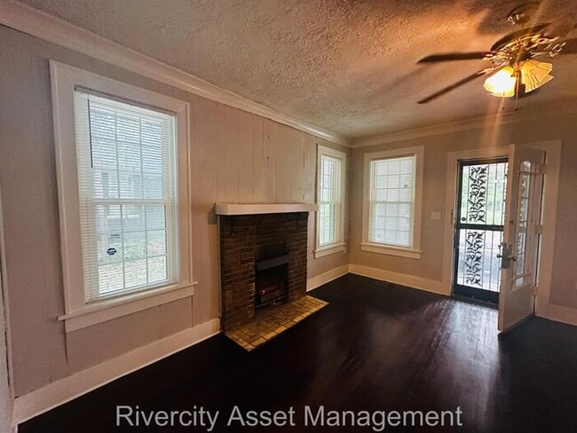 Building Photo - A Must See!!!!! Section 8 Friendly!!!!! BONUS Mother In Law Sweet