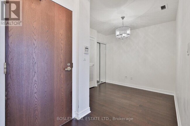 Photo du bâtiment - 100 Hayden St