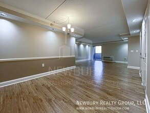 Building Photo - 530 N Main St