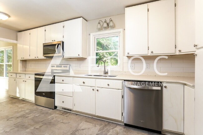 Building Photo - 3307 Amos Dr