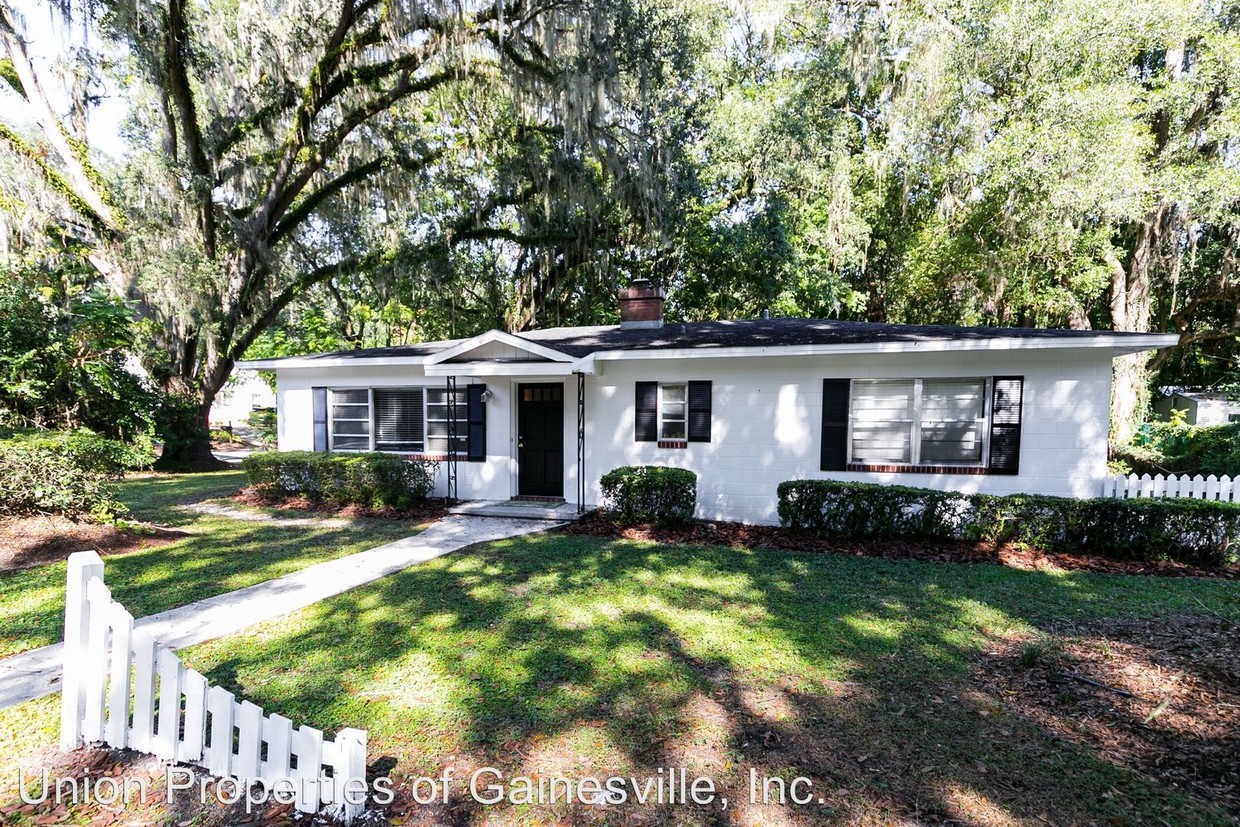 Primary Photo - 4 br, 2 bath House - 2718 W University Avenue
