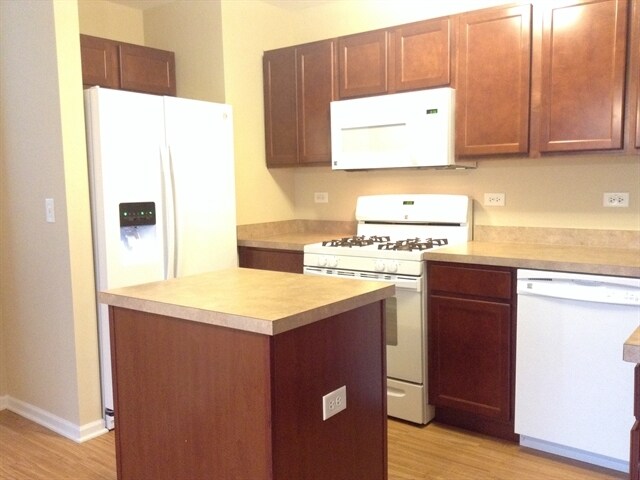 Building Photo - 16458 Coventry Ln