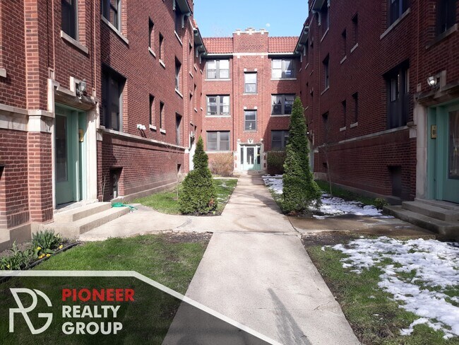 Building Photo - 2643 N Spaulding Ave