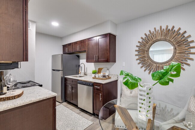 1BR, 1BA- 725SF - Stonebrook Gated Community