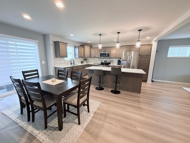 Building Photo - 3 Bed / 2.5 Bath Brand New House in Waunakee, WI!