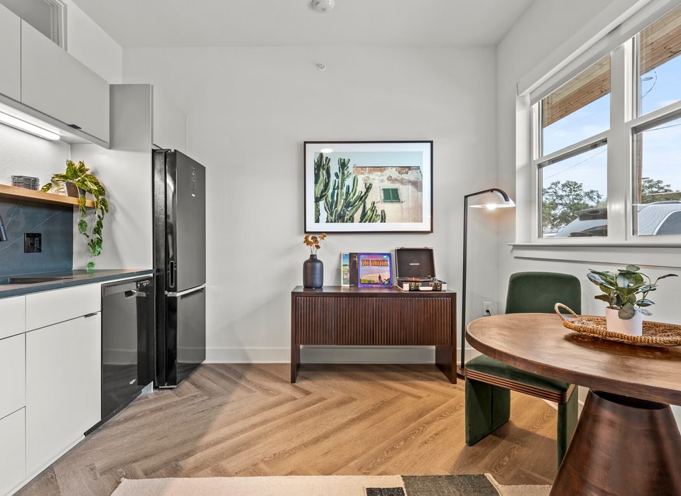 Foto principal - 239 W 9th St