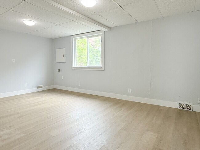 Photo du bâtiment - 1011 Albert Rd