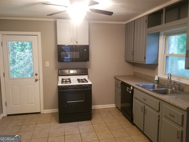 Building Photo - 35 Clervue Cir NE