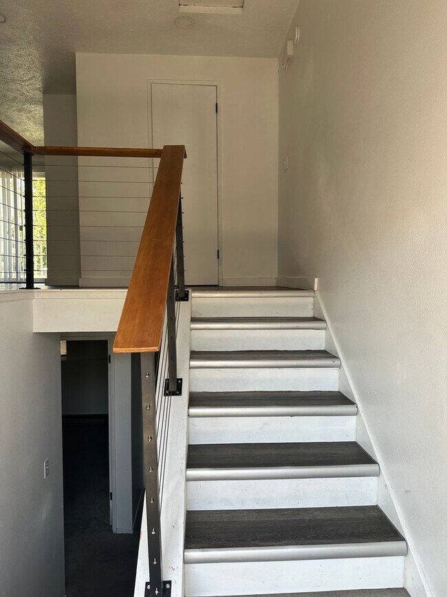 Building Photo - York Duplex