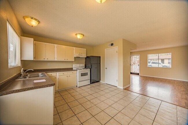 Building Photo - 13109 Camino Del Norte NE