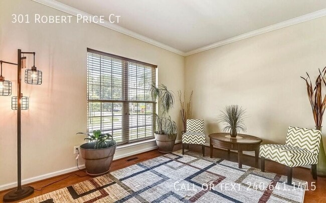 Foto del edificio - 301 Robert Price Ct