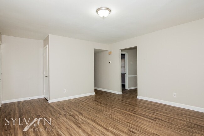 Foto del edificio - Enjoy one-level living in this 4 bedroom, ...