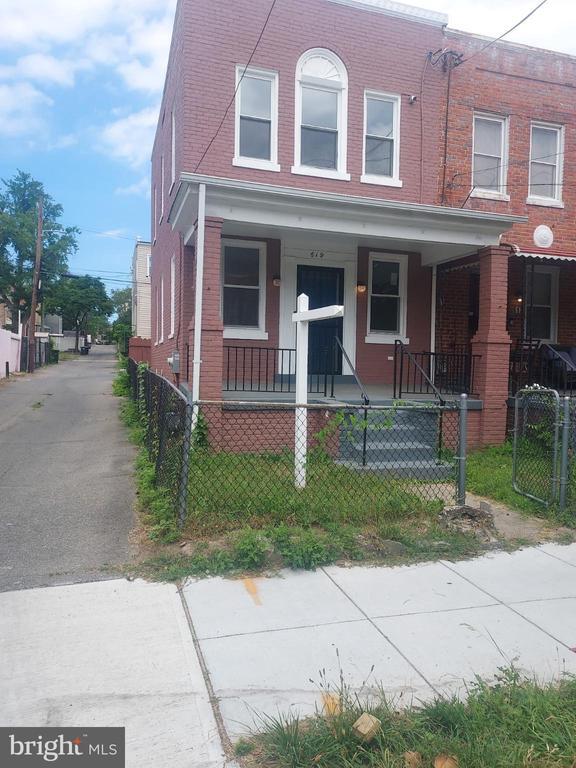 Foto del edificio - 619 Sheridan St NW